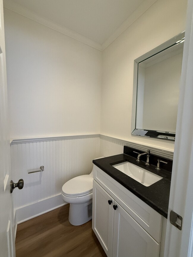 Photo - 678 Mohawk St