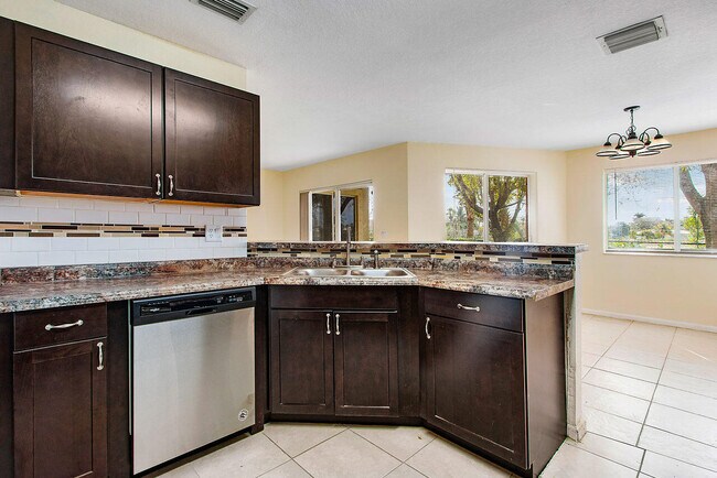 Photo - 8460 NW 40th St Unidad 84 60