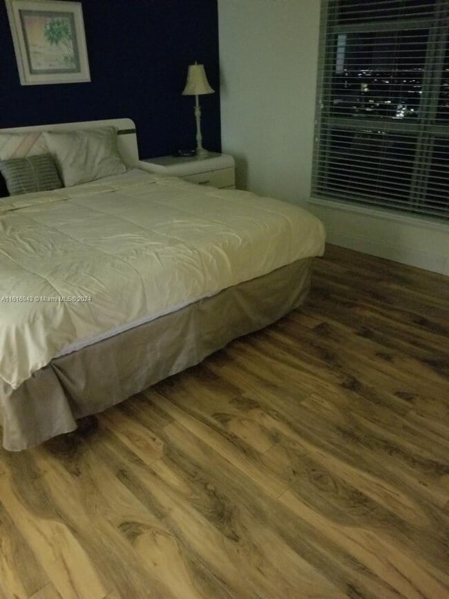 Photo - 3500 Mystic Pointe Dr Unidad 3003