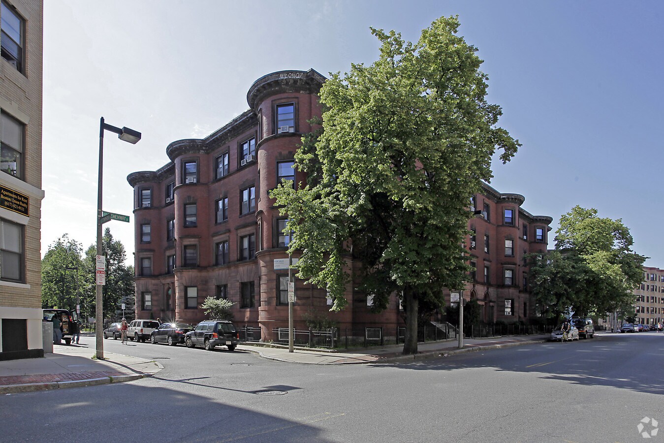 Primary Photo - 114-120 Hemenway St