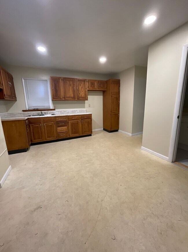 to this charming 2bedroom, 1bath... House House Rental in