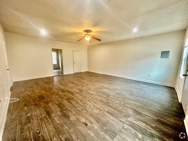 Building Photo - Studio in Highland Park Area Rental
