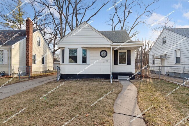 Building Photo - Completely Renovated 3-Bedroom Bungalow in... Rental