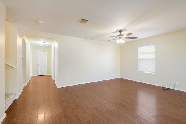 Photo - I month free-Great Neighborhood 4/2.5 in B...
