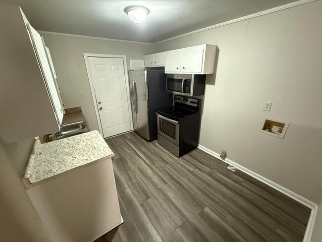 Photo - 3015 Batavia St