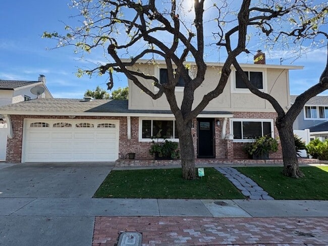 Building Photo - Beautiful Home