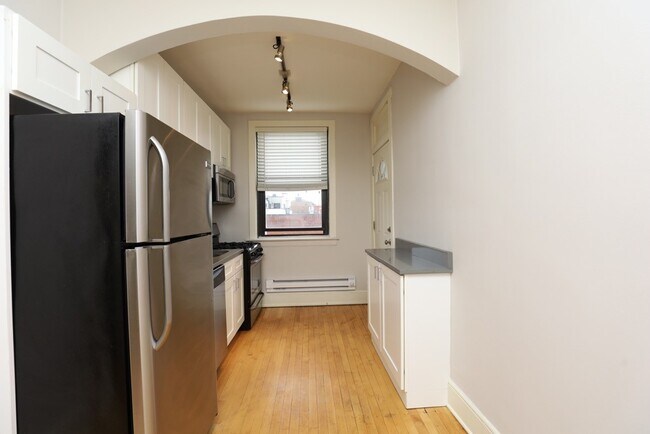 Photo - 2320.5 N Rockwell St Unidad B4