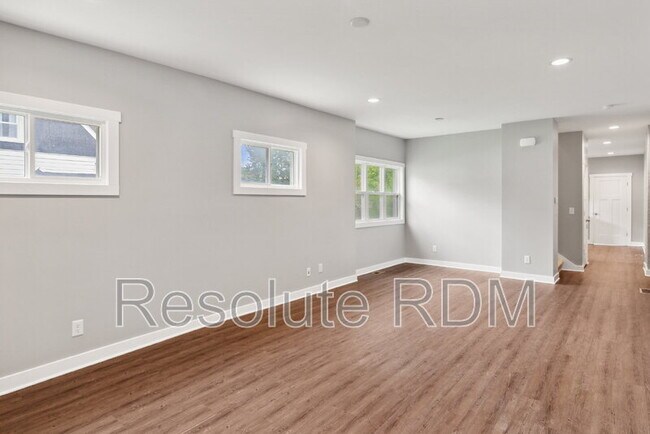 Photo - 819 Parkway Ave