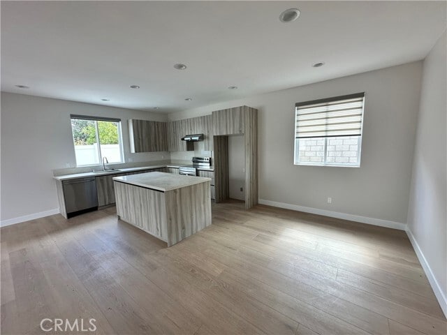 Photo - 15724 Sigman St E