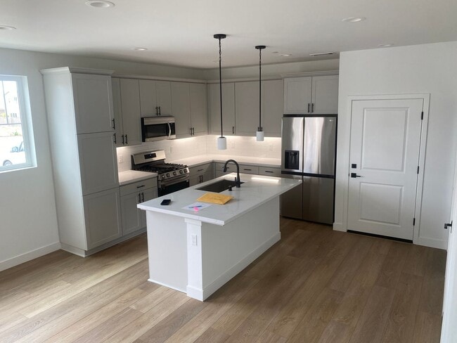 Building Photo - Stunning, Brand new 3BD/2.5BA home in Righetti Ranch