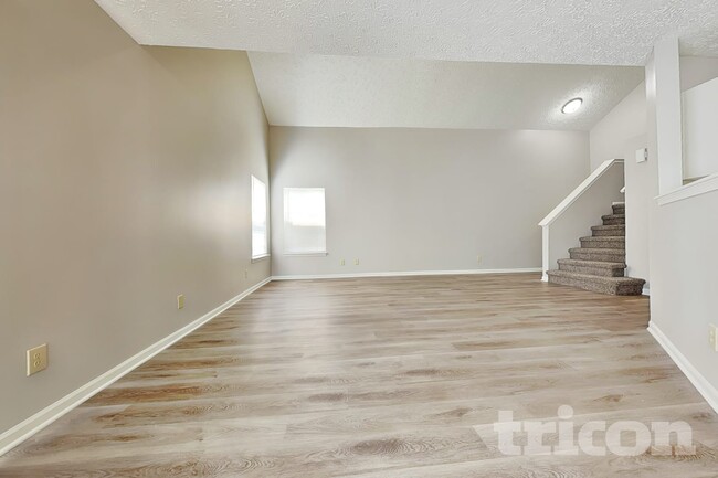 Photo - 4475 Connaught Dr E