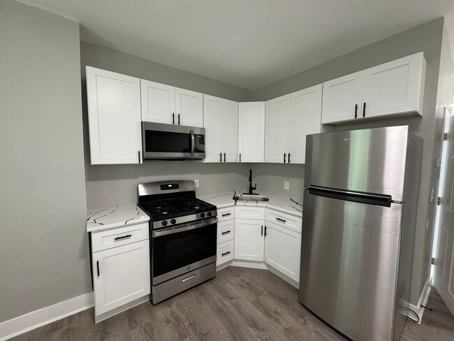 Building Photo - 1825 River Ave Unit Apt 2