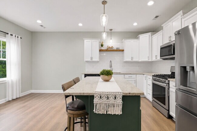 Photo - 1573 Helmsdale Dr