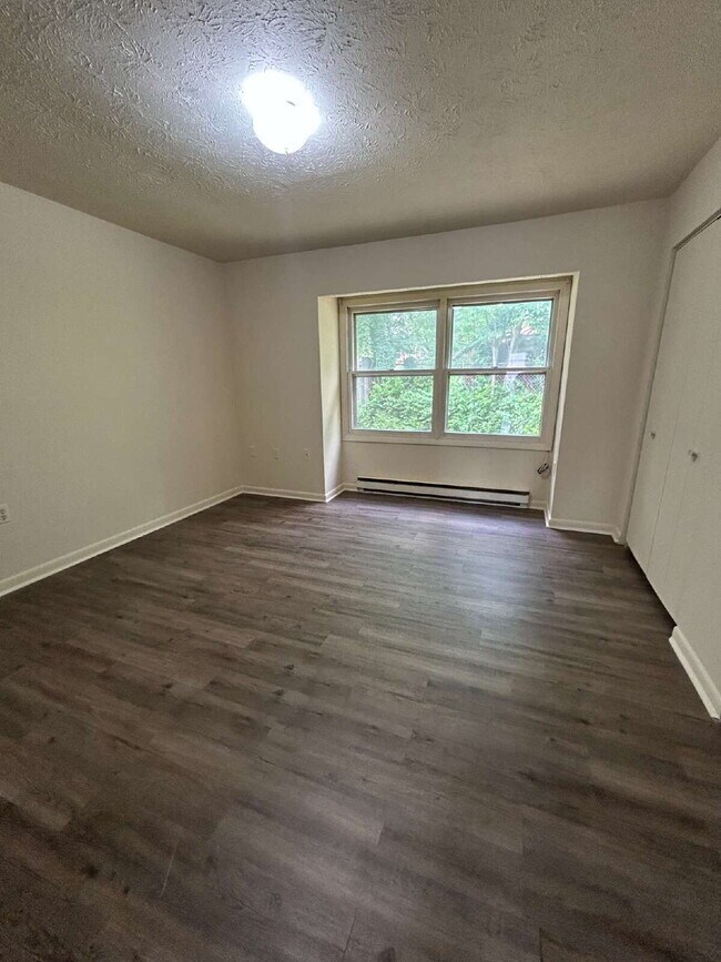 Photo - 2 Bedroom 1.5 Bath Townhome on culdesac with fenced in back yard. Close to shops, I-81 commuter r...