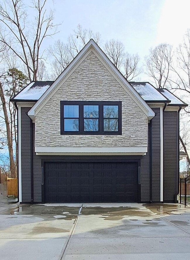 Building Photo - 3108 1/2 Hickory Rd - 3108 1/2 Hickory Rd