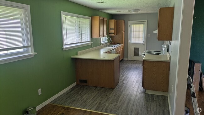 Building Photo - 1828 Hasley Dr Rental