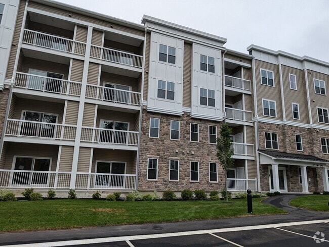 Building Photo - 2 Winslow Ln Unit 308 Rental