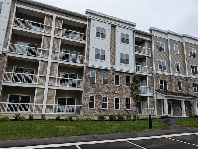 Photo - 2 Winslow Ln Unidad 308 Rental