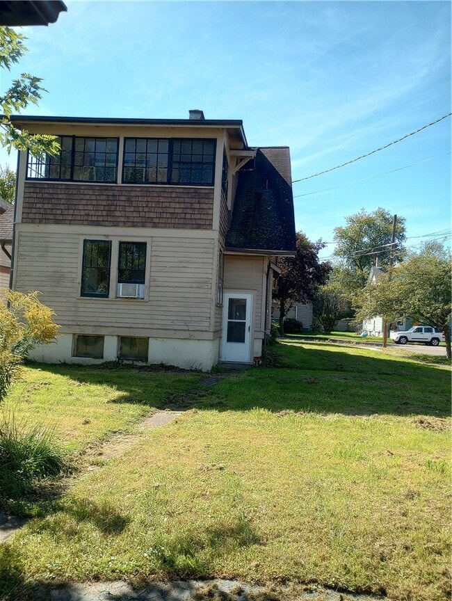 707 Southport St