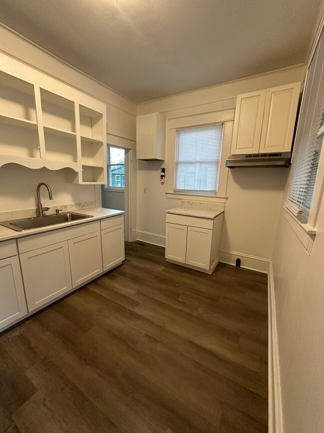 Photo - 617 Pender St