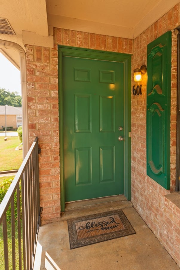 Oakview Condos - Oakview Condos Unit 4133 NE Stallings Dr. #601
