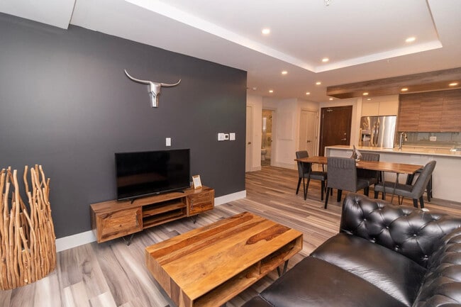 Building Photo - 5514 Clyde St