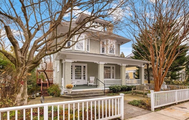 Photo - Cleveland Park Stunner - Walk to METRO
