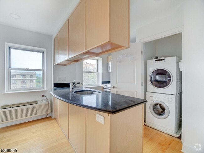 Building Photo - 70 S Munn Ave Unit 711 Rental