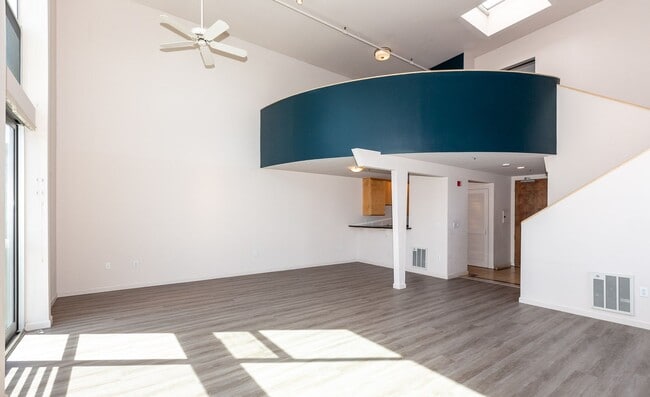 Building Photo - Outside Portfolio Unit 49 Zoe Street #12