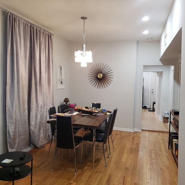 Photo - 2437 W Ainslie St Unit 1F