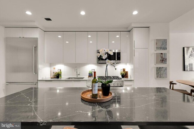 Photo - 45 Sutton Square SW Unit 303