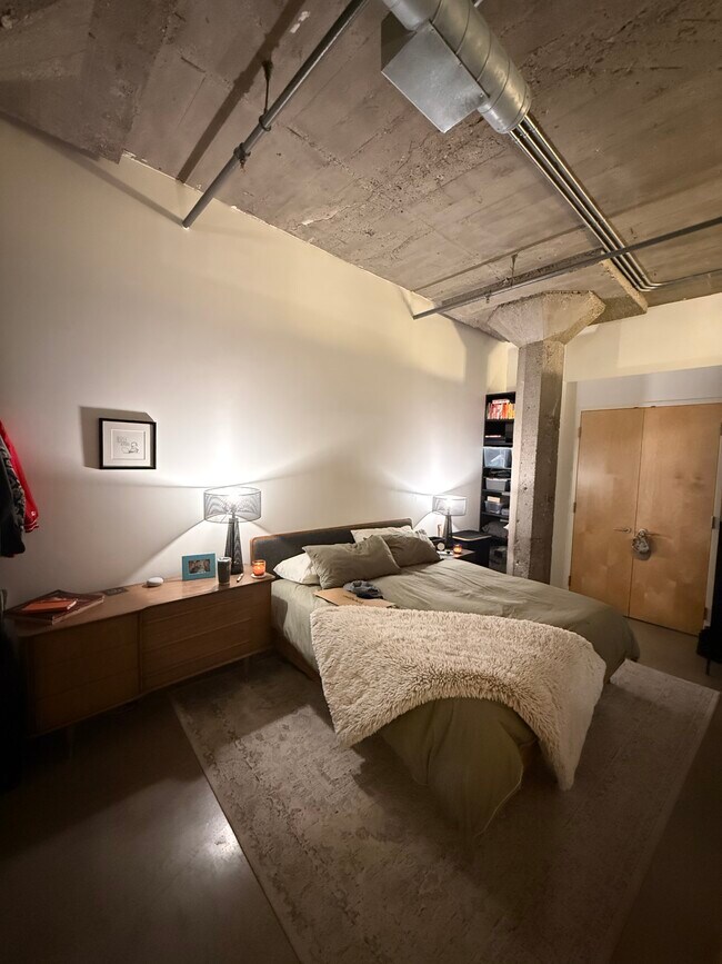 Large bedroom with custom storage - 718 Washington Ave N Unit 512