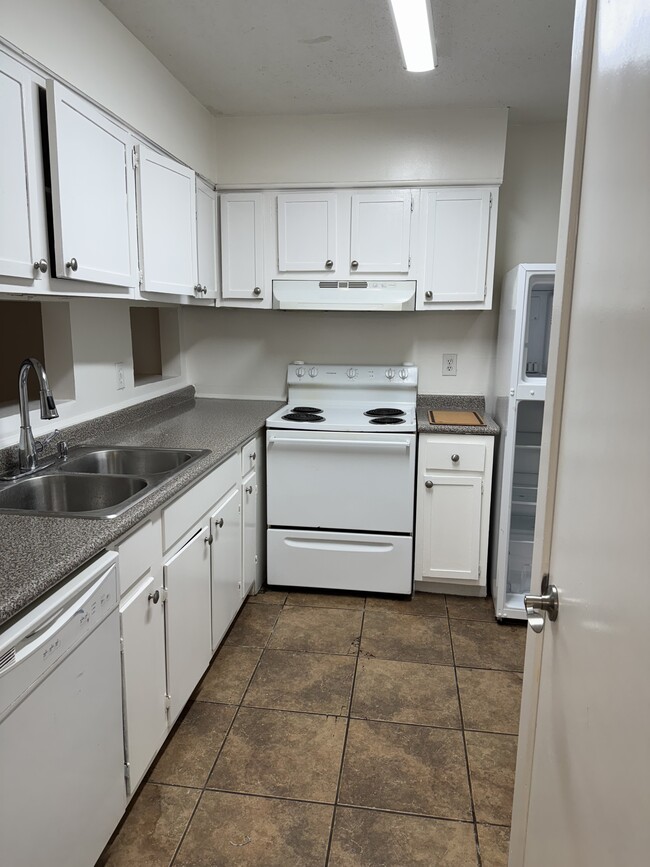 Photo - 2796 Clarke Rd Condo Unit 2796 Clarke rd  3