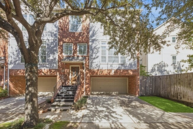 Photo - 205 Dennis St