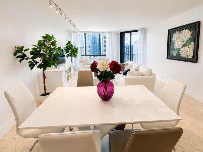 Photo - 520 Brickell Key Dr Unidad A1710