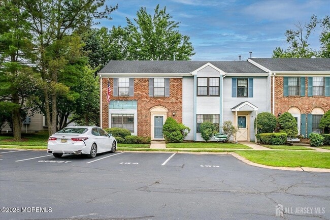 Photo - 369 Bromley Pl