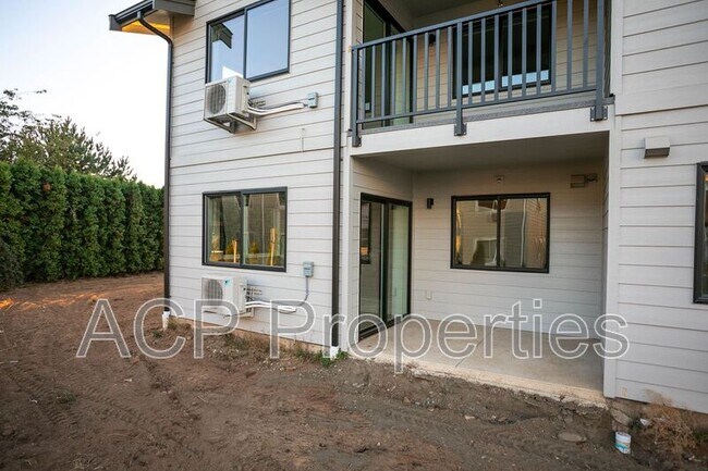 Photo - 667 E Badger Rd Unidad #105