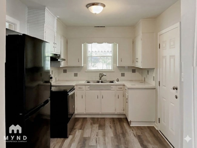 Photo - 1437 Freda Dr