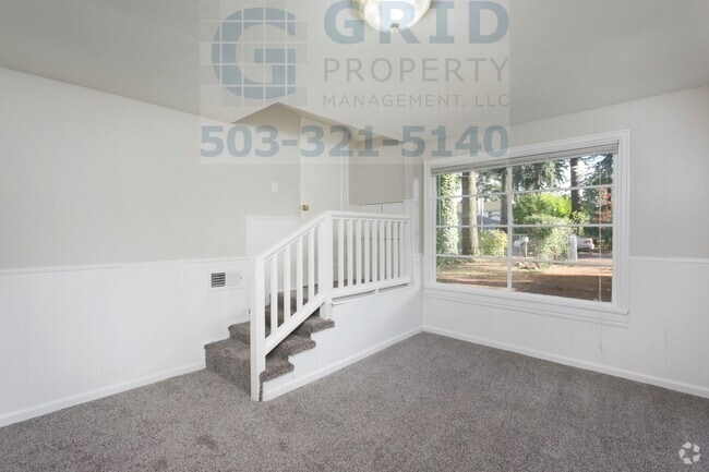 Building Photo - Spacious 3 Bedroom Home Available on Fores...
