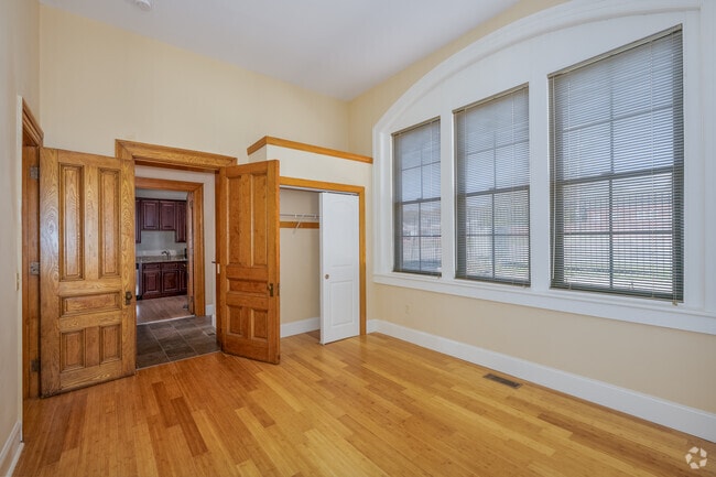 2BR, 1.5BA - 990SF - Primary Bedroom/Closet