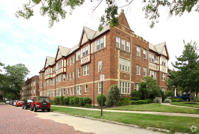 Clifford Apartments - Clifford Apartments