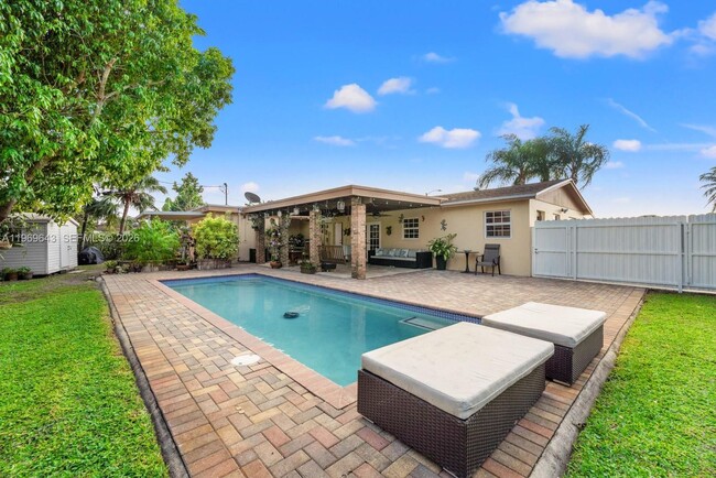 Building Photo - 3605 SW 122nd Pl