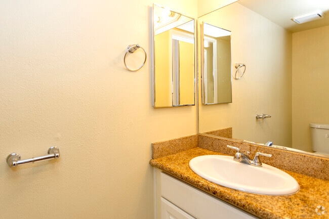 3BR, 1.5BA - 1220SF