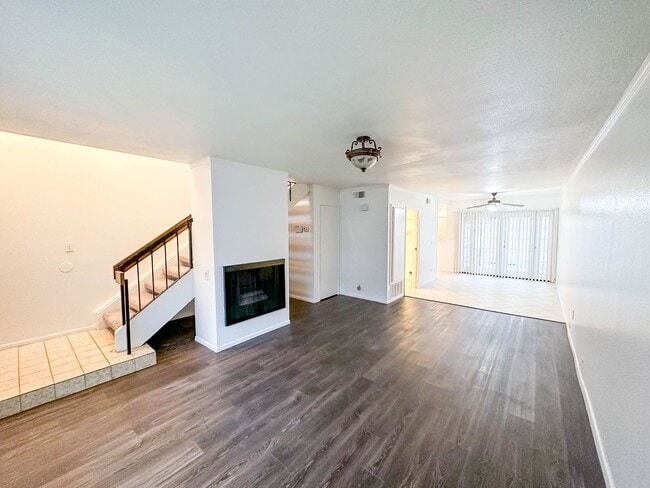 Building Photo - Townhome AVAILABLE NOW in Colton. 2 Bed / 2 Bath Floorplan  + Garage!