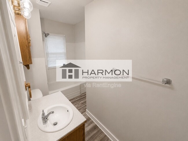 Photo - 4612 S Seneca St