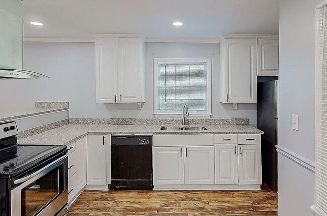 Photo - 1769 Timothy Dr SW