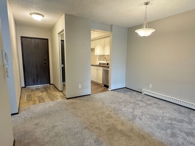 Photo - 3Bd/1.75Ba Bellevue Condo Unit F17