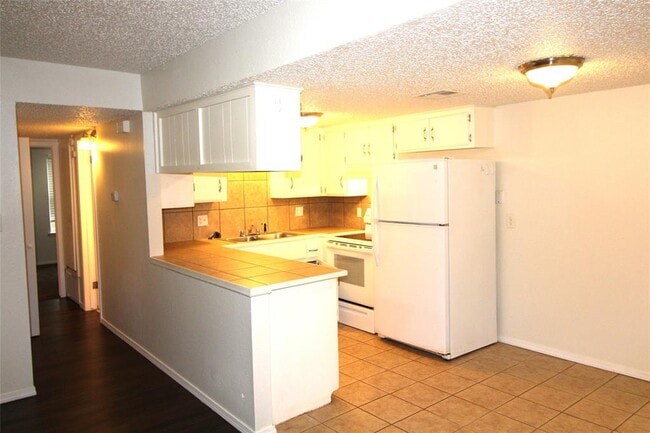 Photo - 999 N 5th St