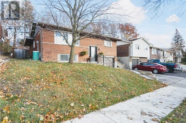 Photo - 264 Laurentian Dr