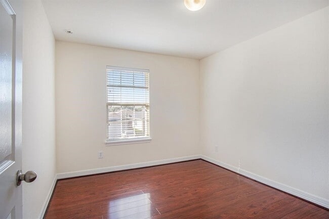 Photo - 19718 Summerlin Dr